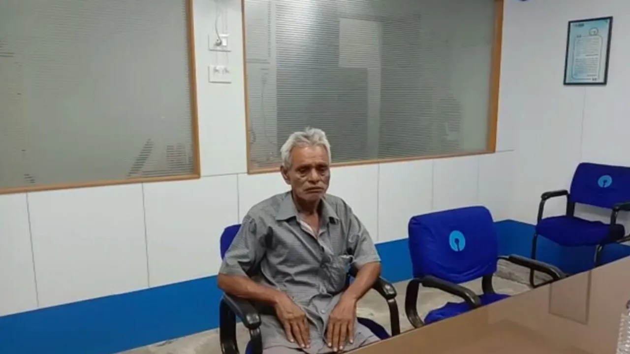 Elderly couple robbed