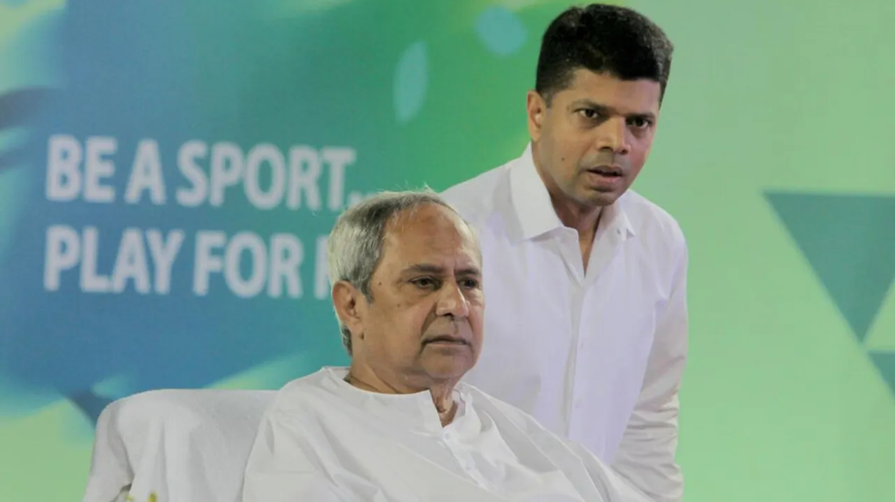 Naveen Patnaik With VK Pandian