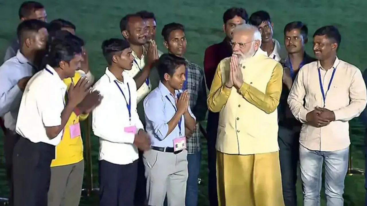 Modi Meet Workers 