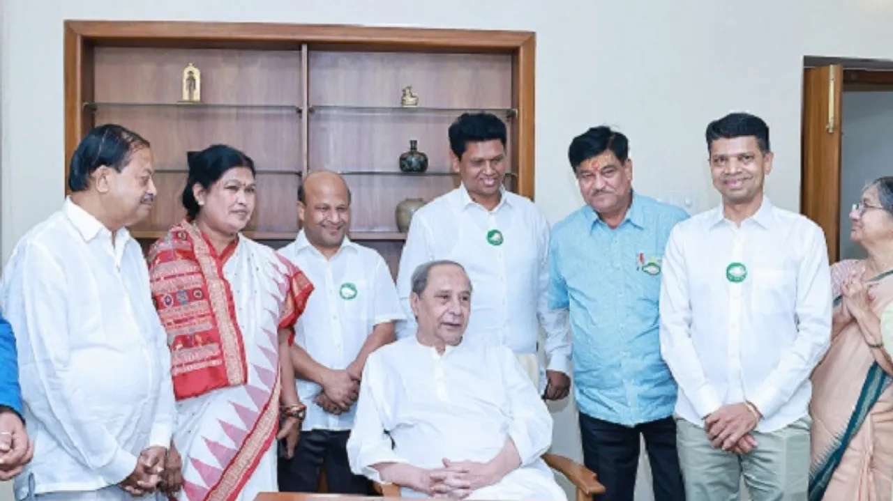 Pandian With Naveen And Other BJD Leaders