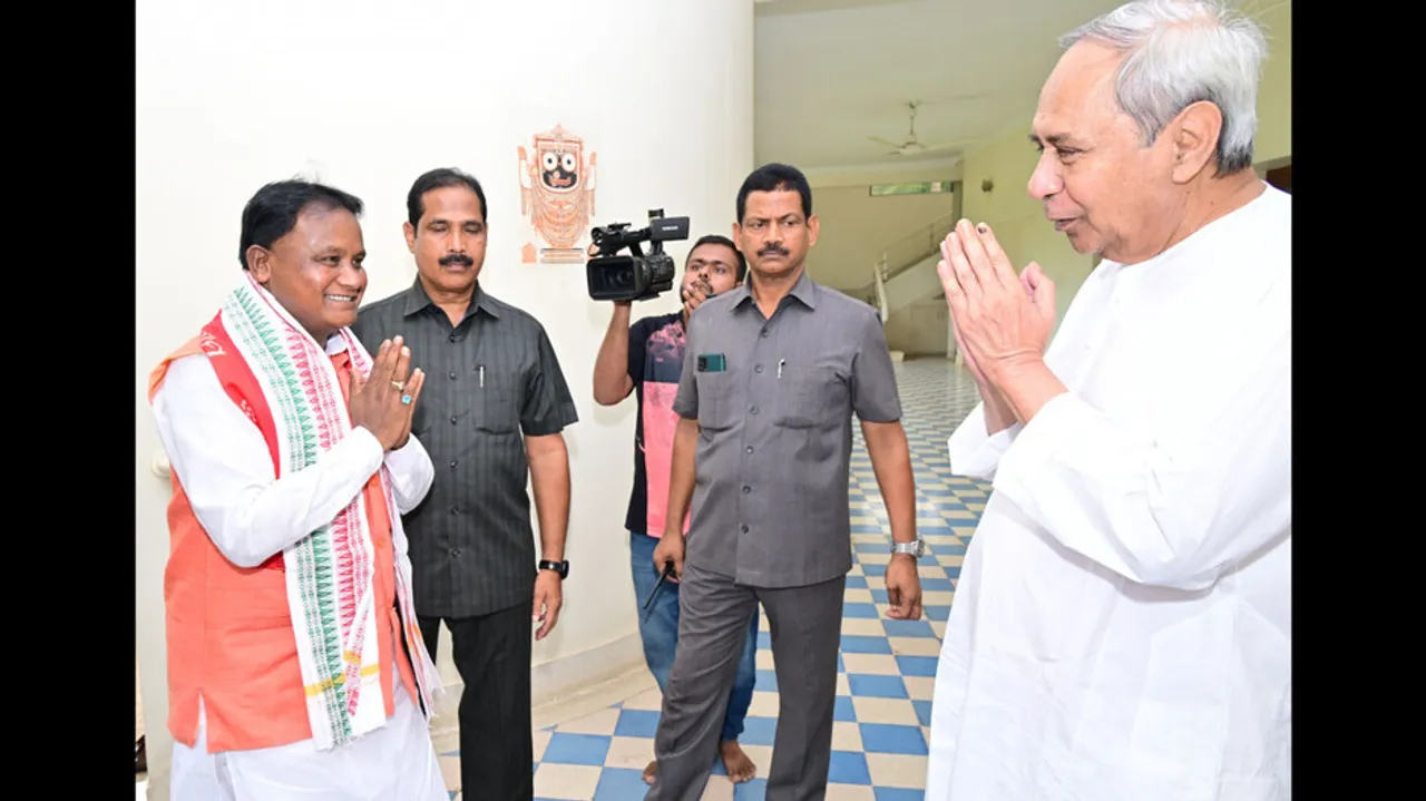 CM Mohan Majhi With Ex CM Naveen Patnaik