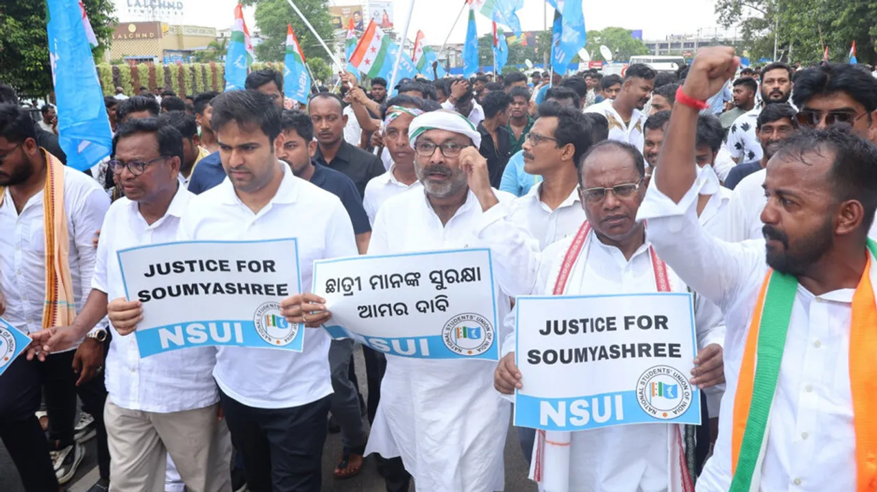 OPCC President Bhakta Das And Others During Odisha Bandh
