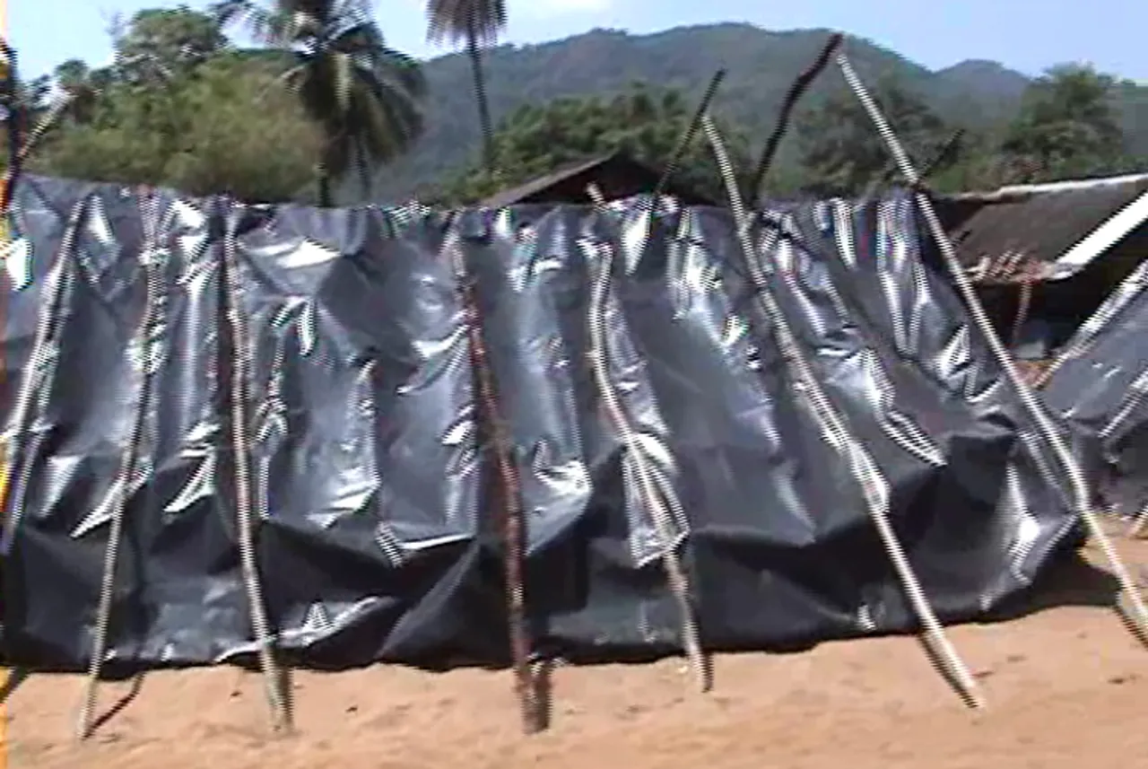 ବୌଦ୍ଧ: ବର୍ଷେ ହେଲାଣି ପଲିଥିନ୍ ତଳେ ବିତୁଛି କଳାଖଣ୍ଡି ବନ୍ୟାବିପନ୍ନଙ୍କ ଜୀବନ, ପ୍ରଶାସନର ନିଦ ଭାଙ୍ଗୁନି