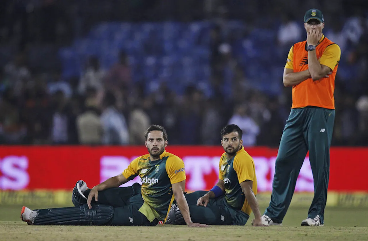 ବାରବାଟୀ ଟି-ଟ୍ୱେଣ୍ଟି: ଭାରତର ପ୍ରଦର୍ଶନରେ ନିରାଶ ଦର୍ଶକଙ୍କ ବୋତଲ ମାଡ