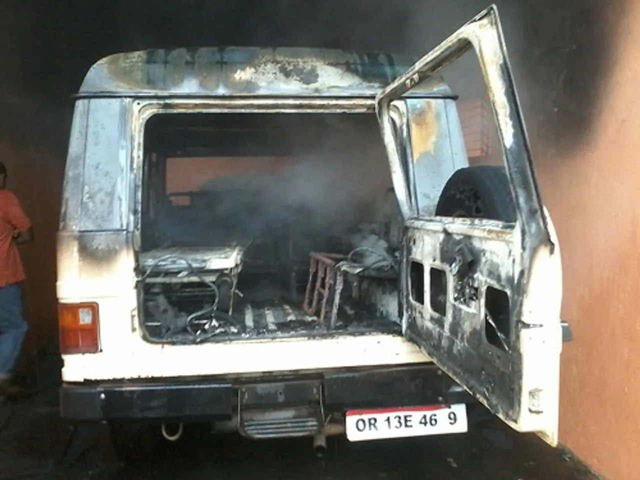 ବ୍ରହ୍ମଗିରି: ମେଡିକାଲରେ ମହିଳାଙ୍କ ମୃତ୍ୟୁକୁ ନେଇ ଉତ୍ତେଜନା, ଆମ୍ବୁଲାନ୍ସ ପୋଡିଦେଲେ ଉତ୍ତ୍ୟକ୍ତ ଲୋକେ