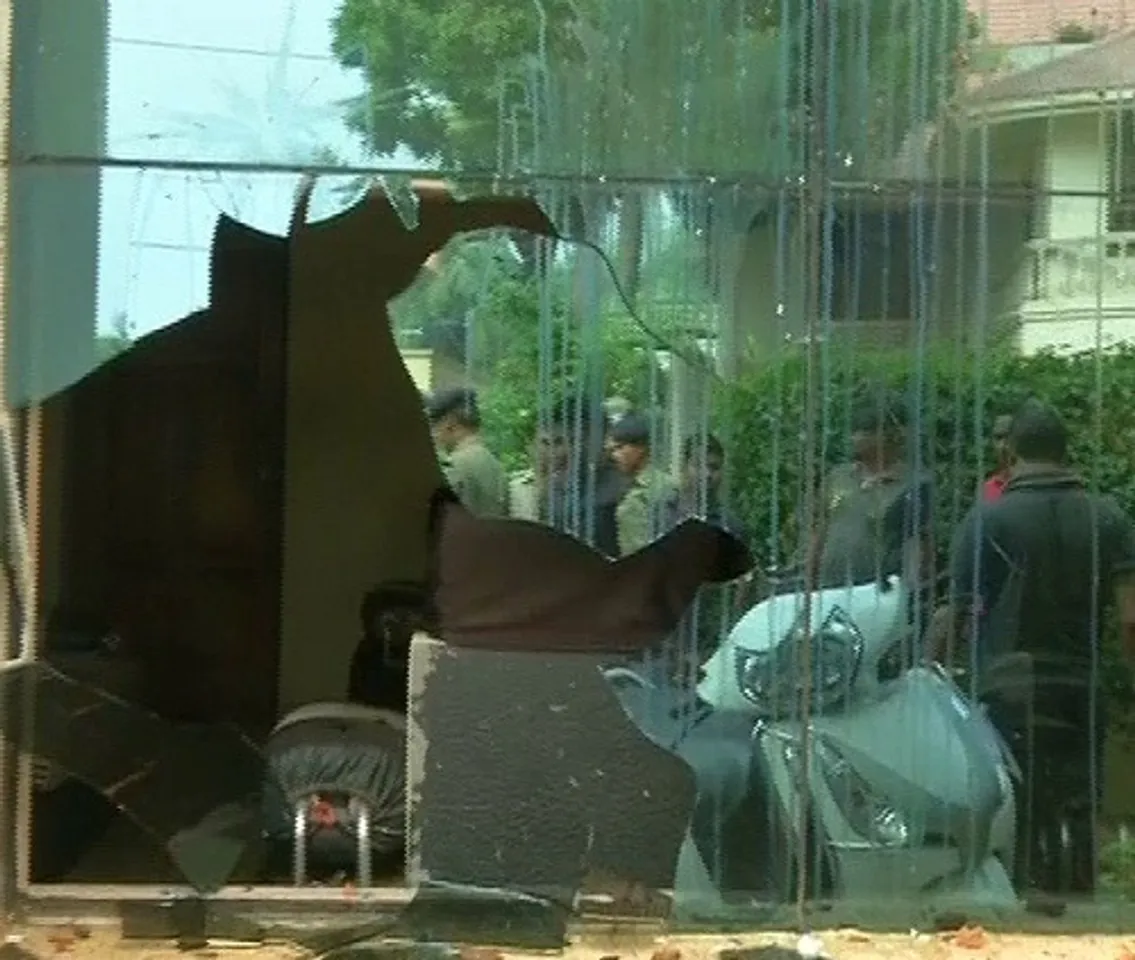 ମୃତ ବିଦ୍ୟୁତ୍ କର୍ମଚାରୀଙ୍କ ପରିବାର ଲୋକଙ୍କୁ ଚାକିରି ଦେବା ଦାବିରେ ଶକ୍ତିମନ୍ତ୍ରୀଙ୍କ ବାସଭବନରେ ଭଙ୍ଗାରୁଜା