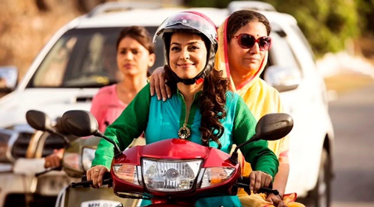 ‘ଚକ୍ ଆଣ୍ଡ ଡଷ୍ଟର’ ଫିଲ୍ମ ପାଇଁ ସ୍କୁଟି ଶିଖିଲେ ଜୁହି