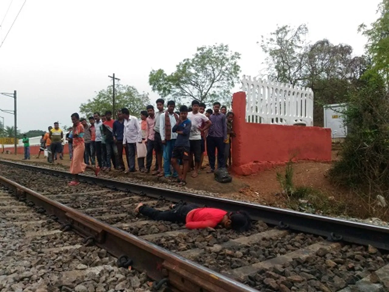 ଖୋର୍ଦ୍ଧା: କୁହୁଡ଼ି ଷ୍ଟେସନରୁ ଯୁବତୀଙ୍କ ମୃତଦେହ ଉଦ୍ଧାର, ହତ୍ୟା ଅଭିଯୋଗ