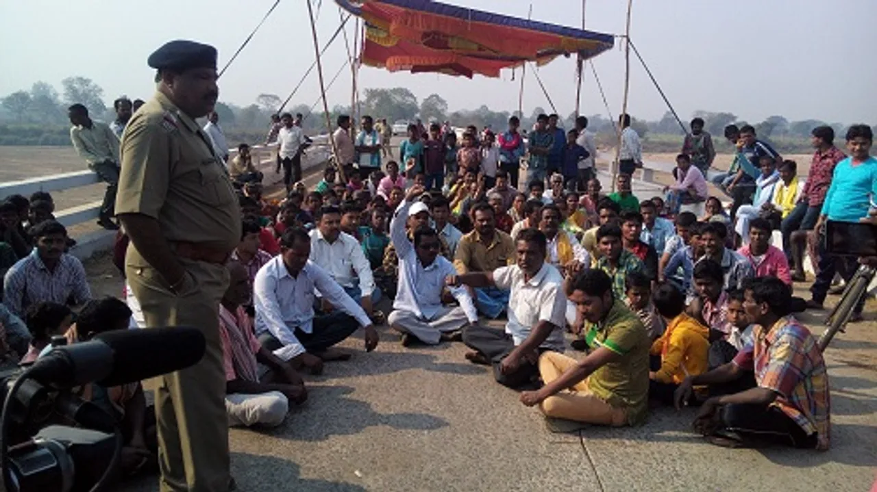 ଡୁମେରଗୁଡ଼ା ହାଇସ୍କୁଲ ଛାତ୍ର ନିଖୋଜ ଘଟଣା: ପୋଲିସ୍‌ର ନିଷ୍କ୍ରିୟତା ବିରୋଧରେ ରାସ୍ତାରୋକ