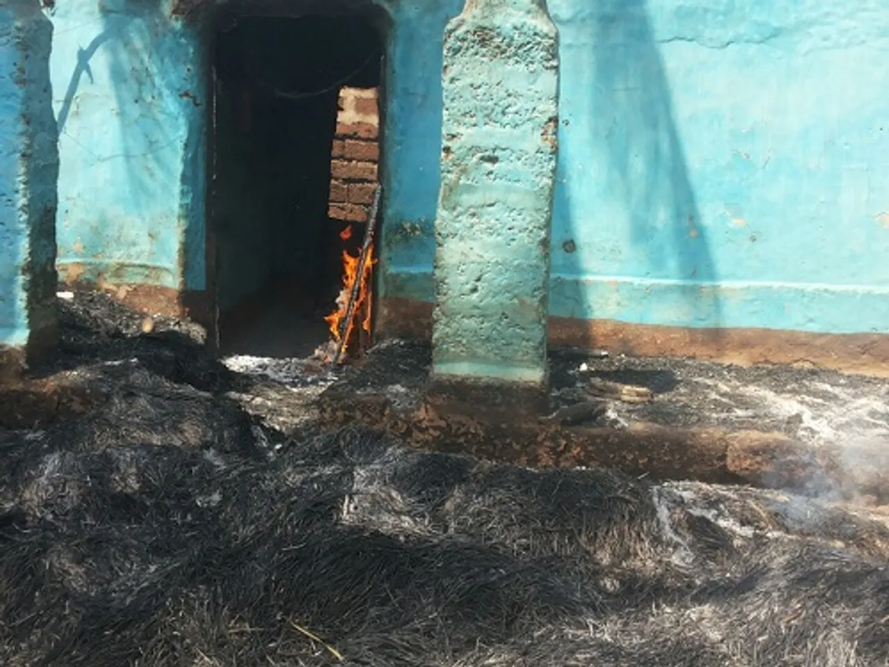 ଖୋର୍ଦ୍ଧା: କ୍ରସର ମାଲିକଙ୍କ ହତ୍ୟାକୁ ନେଇ ଲଙ୍କାକାଣ୍ଡ, ୬୦ ବଖରା ଘର ଜାଳିଦେଲେ ଦୁର୍ବୃତ୍ତ