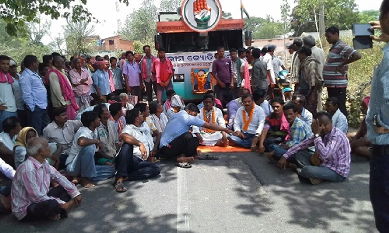 ସୁବର୍ଣ୍ଣପୁର: ଧାନ ବିକ୍ରି ଦାବିରେ ରାସ୍ତା ଅବରୋଧ କଲେ ଚାଷୀ