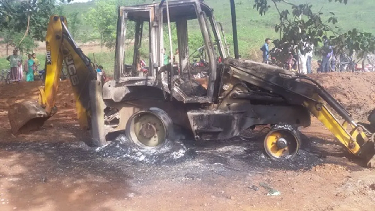 ରାୟଗଡ଼ା: ୯ ଗାଡ଼ି ପୋଡ଼ି ଦେଲେ ମାଓବାଦୀ