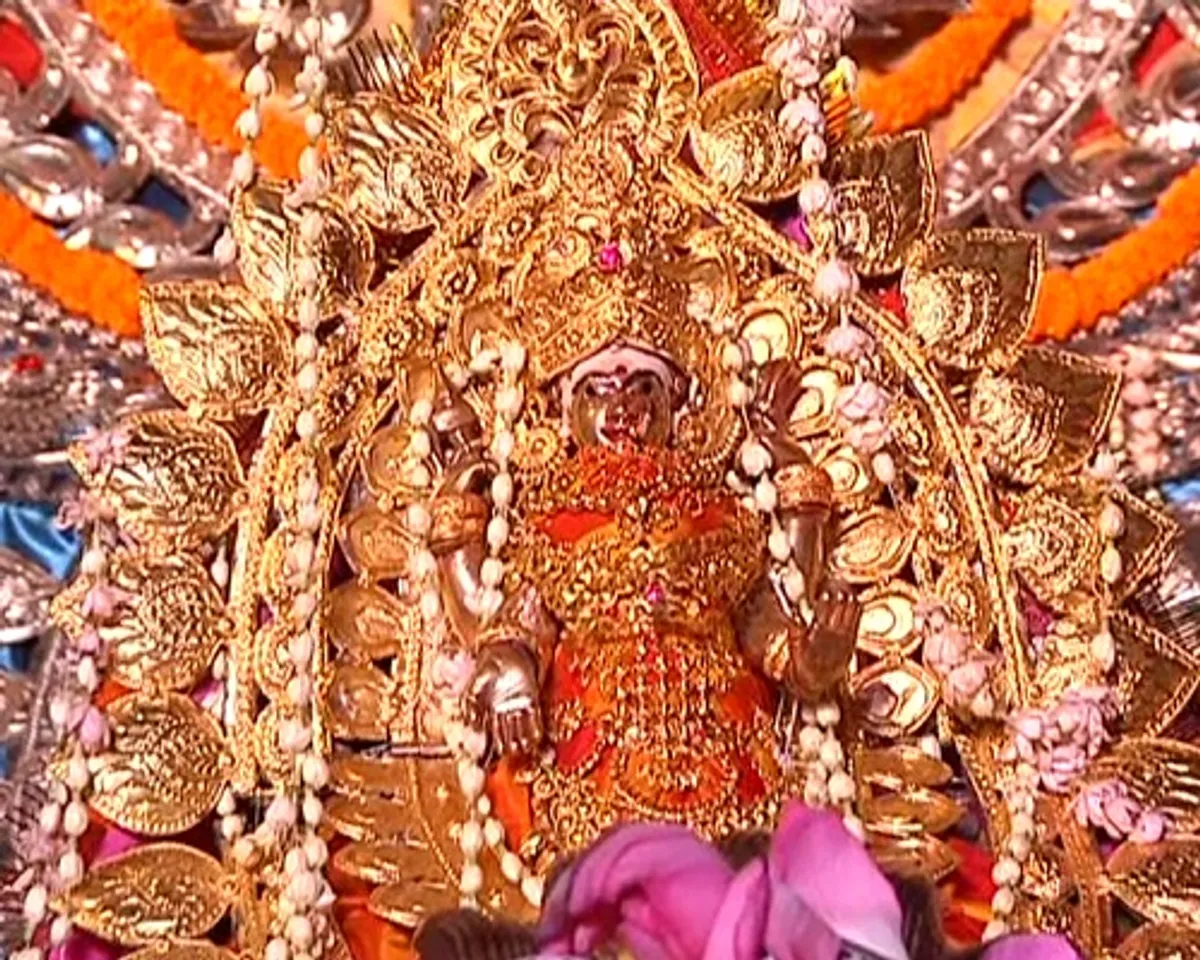 ସମ୍ୱଲପୁର ଶୀତଳଷଷ୍ଠୀ: ଦେବ ଦମ୍ପତିଙ୍କ ଯୁଗଳ ଦର୍ଶନ କଲେ ହଜାର ହଜାର ଶ୍ରଦ୍ଧାଳୁ