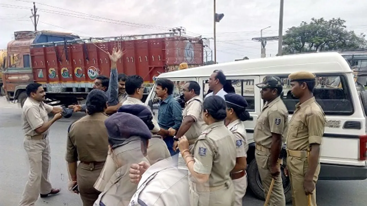 ସମ୍ବଲପୁରରେ ମନ୍ତ୍ରୀ ସ୍ନେହାଙ୍ଗିନୀ ଛୁରିଆଙ୍କୁ କଳା ପତାକା ଦେଖାଇ ୨୦ ବିଜେପି କର୍ମୀ ଅଟକ