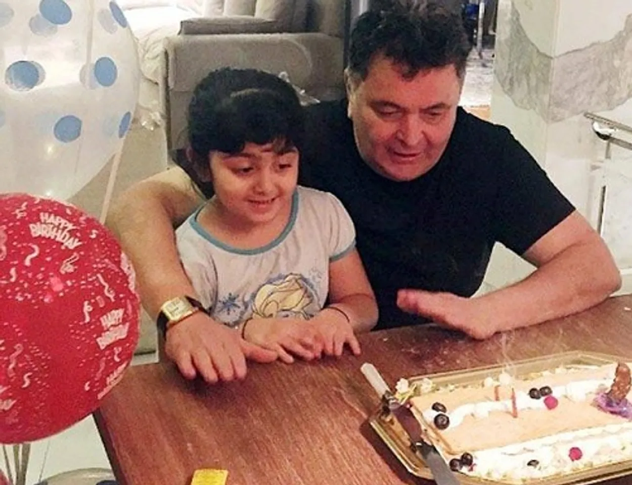 ନାତୁଣି ସହ ଜନ୍ମ ଦିନ କେକ୍ କାଟିଲେ ରିଷି କପୁର 