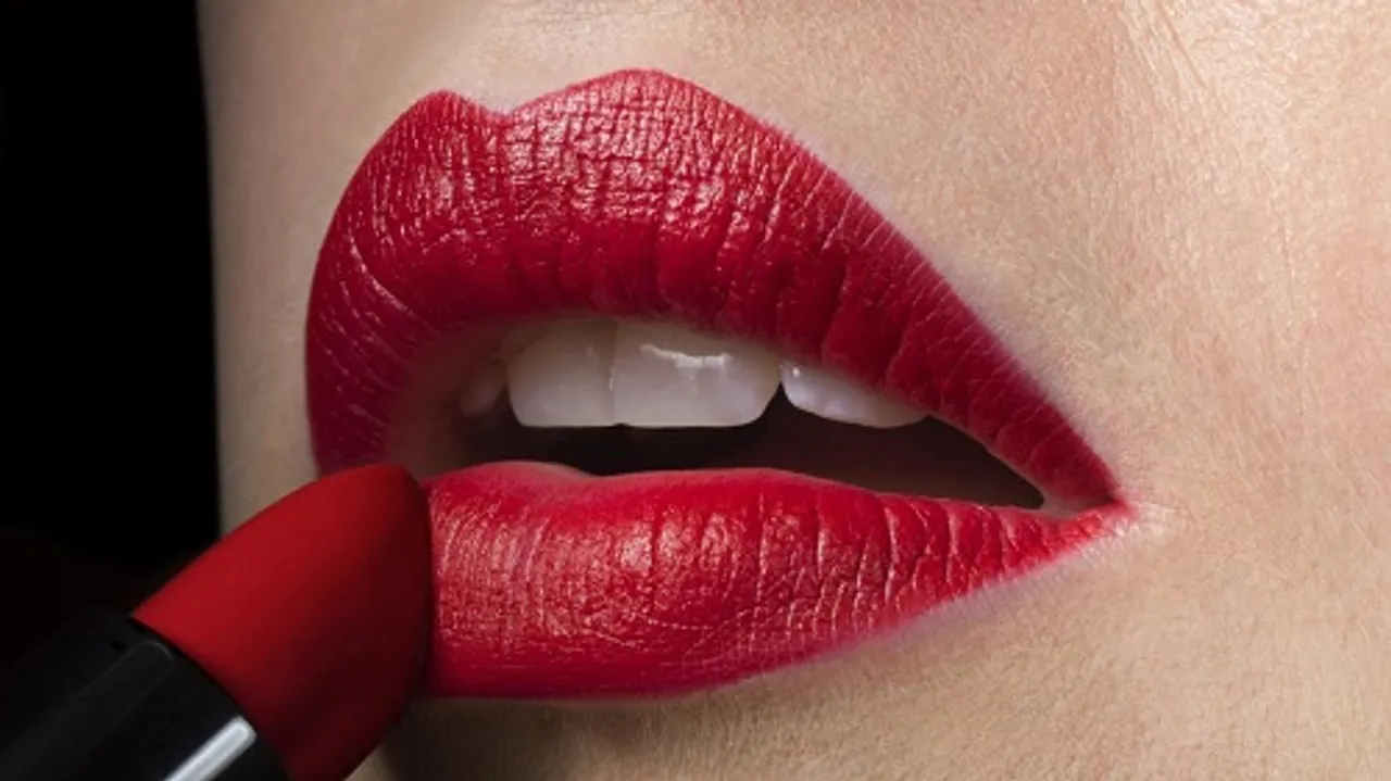 ଲିପ୍‌ଷ୍ଟିକ୍ ଲଗାଉଥିବା ମହିଳାଙ୍କ ପାଇଁ କିଛି ଟିପ୍ସ