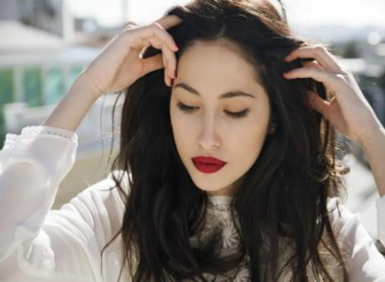 ଶୋଇବା ସମୟରେ କିପରି ନେବେ କେଶର ଯତ୍ନ: ପଢନ୍ତୁ କିଛି ଉପଯୋଗୀ ଟିପ୍ସ୍‌