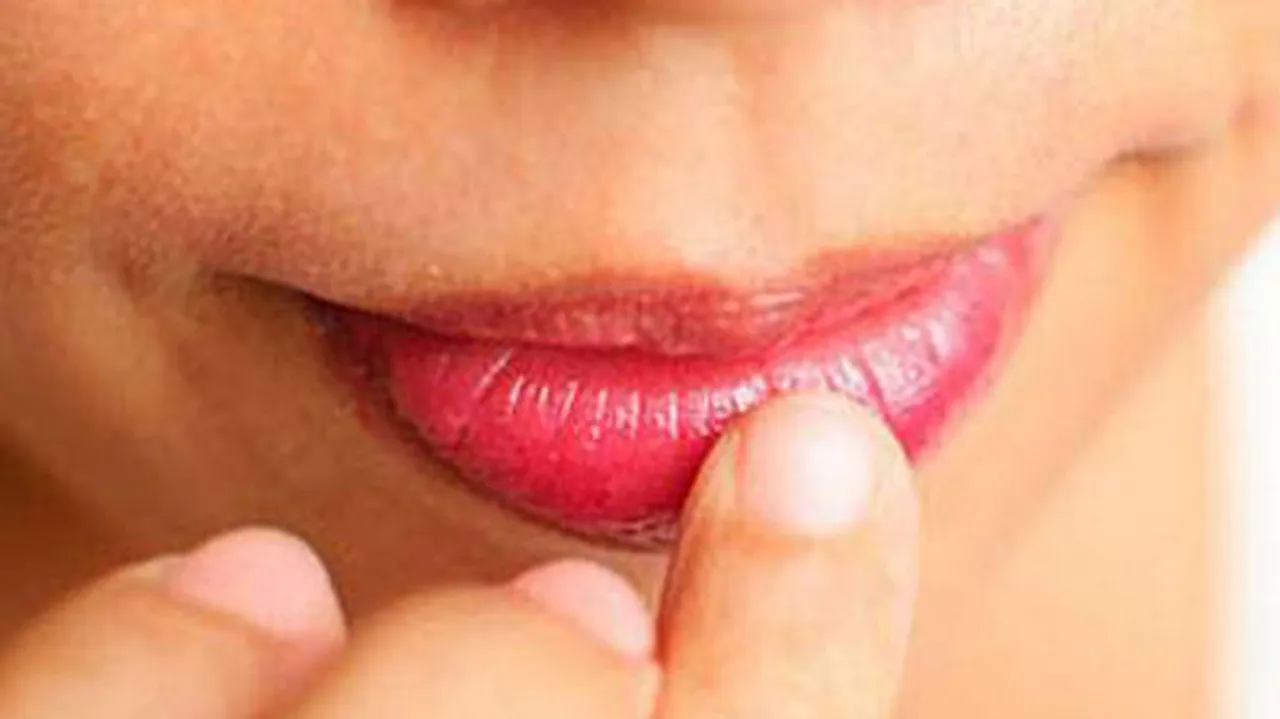 ବିପଦକୁ ଡାକିଆଣେ ଲିପ୍‌ ବାମ୍‌: ନରମ ନାଁରେ ଓଠକୁ କରେ ନଷ୍ଟ
