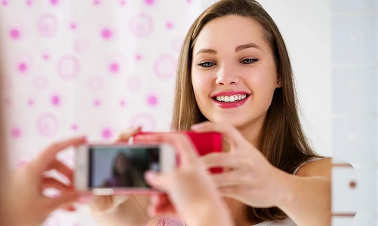 କେଉଁ ଦୁଇଟି ରାଶିର ଝିଅ ସେଲଫି ନେବାରେ ଦିୱାନୀ