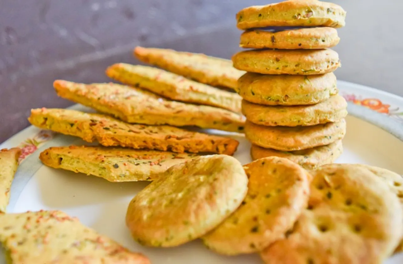 ଘରେ କରି ଖାଆନ୍ତୁ ମସଲା ବିସ୍କୁଟ