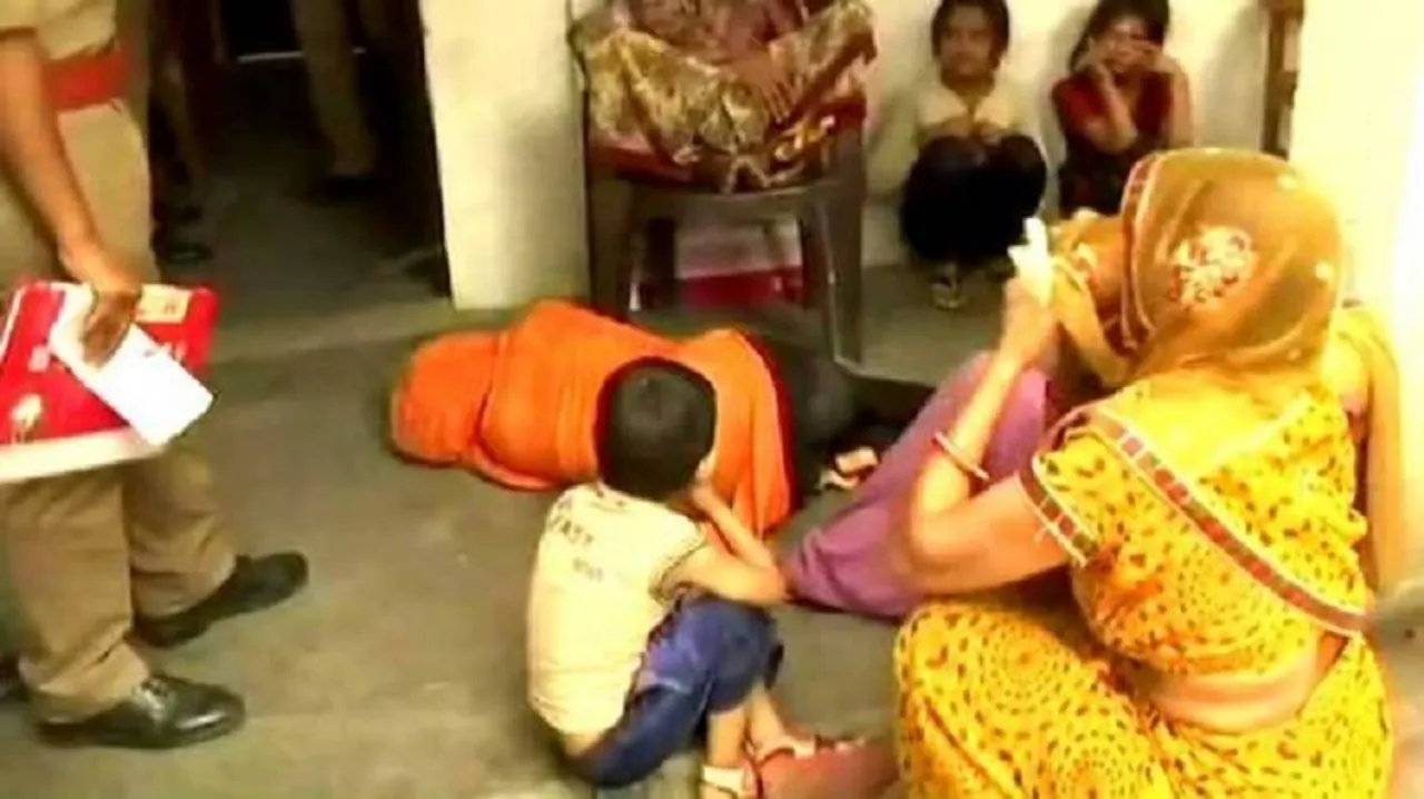 ମୁଖ୍ୟମନ୍ତ୍ରୀଙ୍କ ଆବାସ ସମ୍ମୁଖରେ ଆତ୍ମଦାହ କରିବାକୁ ଆସିଥିଲେ ଯୁବତୀ, ହାଜତରେ ଆଖି ବୁଜିଲେ ବାପା