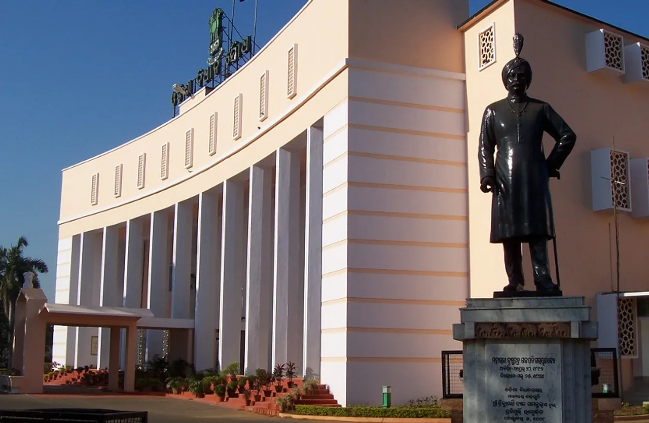 ୧୮ଦିନ ପୂର୍ବରୁ ବିଧାନସଭା ବନ୍ଦ, ହାତ ମିଳାଇବାରେ ସରିଲା ଅଧିବେଶନ