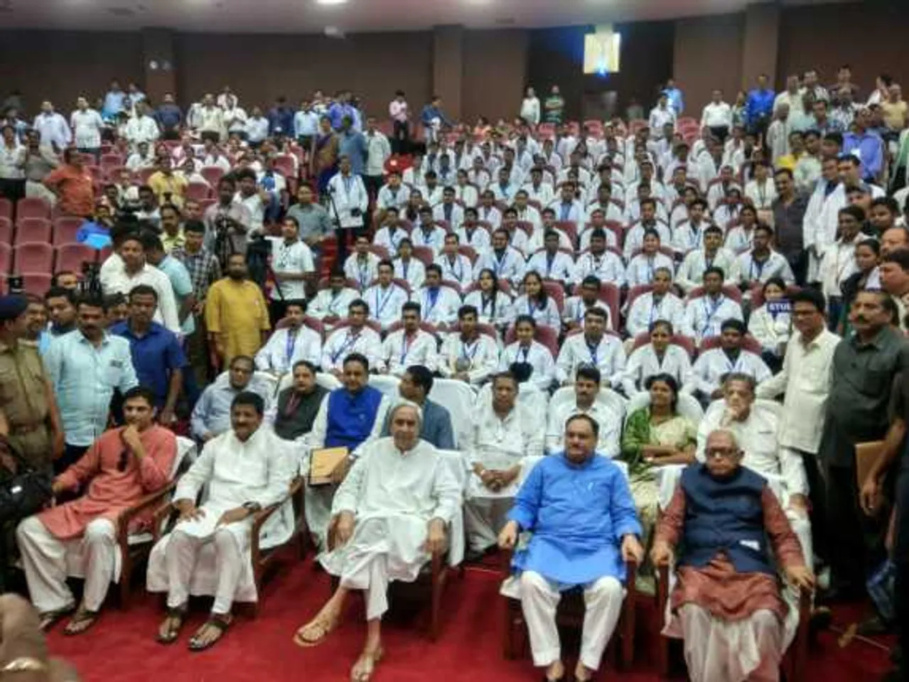 ବଲାଙ୍ଗିର ମେଡିକାଲ କଲେଜର ଶ୍ରେୟ ନେବାକୁ ଲଢ଼େଇ