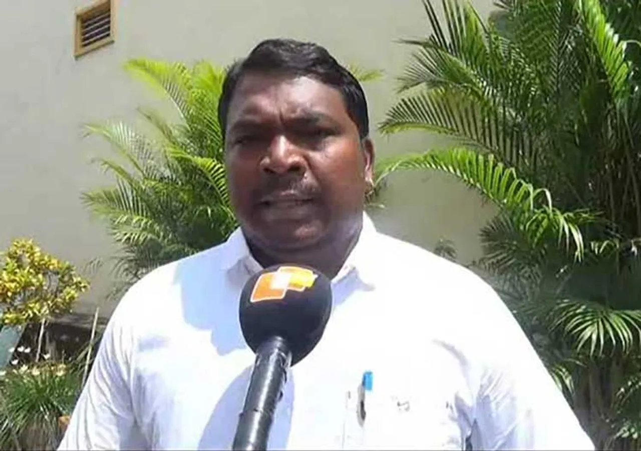 ‘ନିୟମଗିରିରେ ଲୋକଙ୍କୁ ଟଙ୍କା ବାଣ୍ଟୁଛନ୍ତି ଆଦିବାସୀ ନେତା ଜିତୁ ଜାକାସିକା’