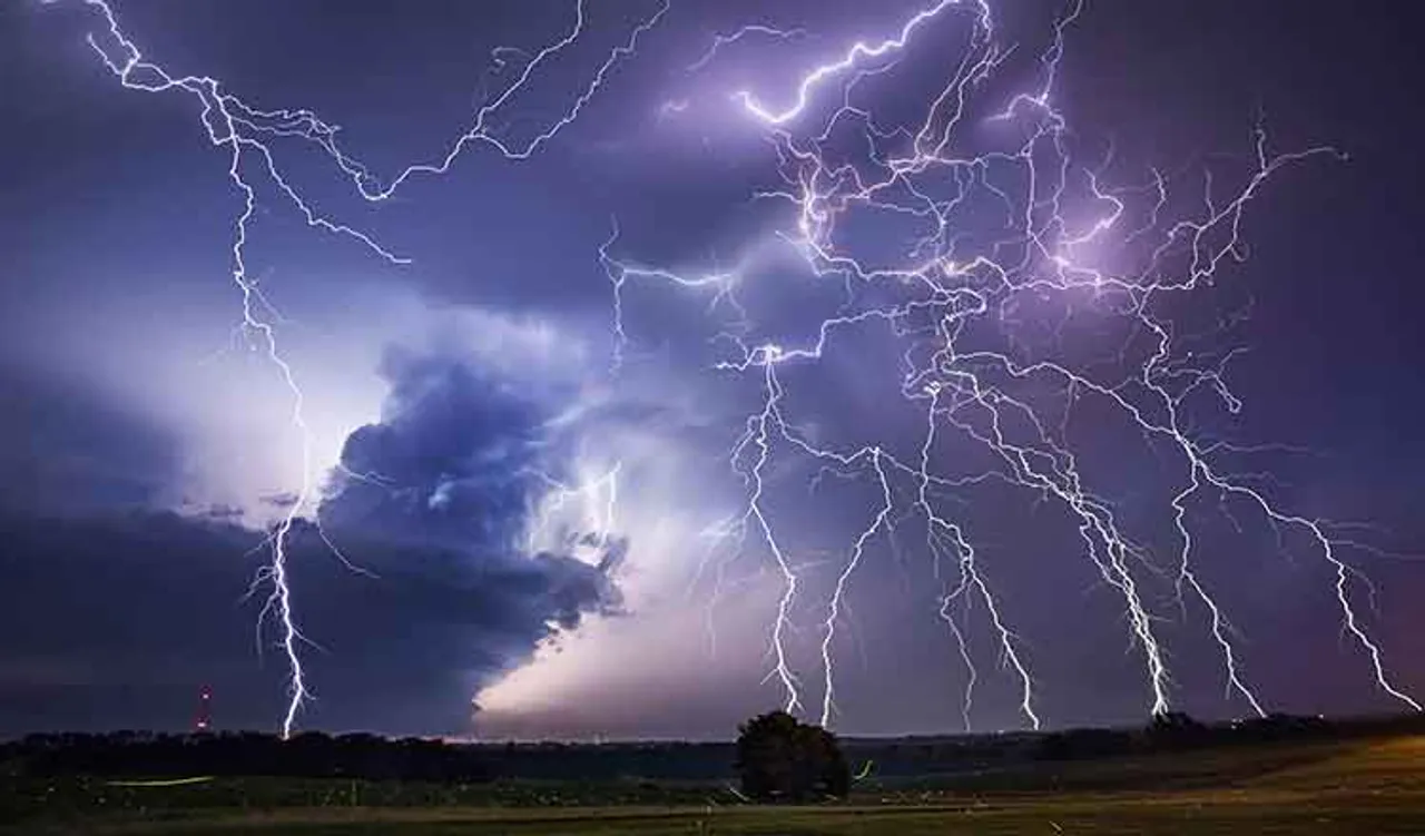 ଏହି ସବୁ ଜିଲ୍ଲାରେ ହୋଇପାରେ ଝଡ଼ତୋଫାନ