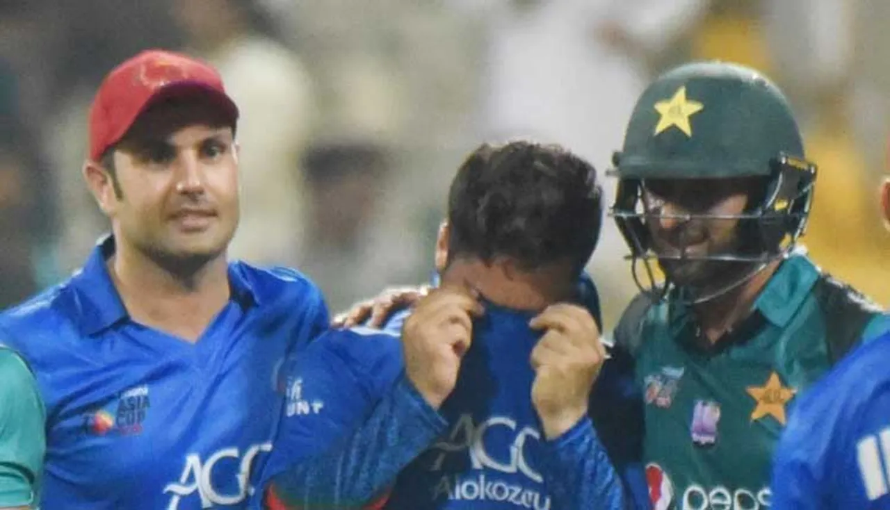 କାନ୍ଦୁଥିବା ବୋଲରଙ୍କୁ ସାନ୍ତ୍ୱନା ଦେଇ ମନ ଜିତିଲେ ଶୋଏବ ମାଲିକ