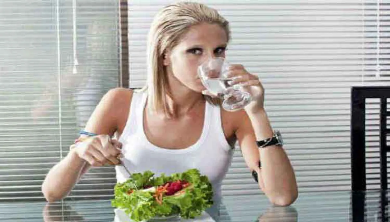 ଖାଇବା ମଝିରେ ପାଣି ପିଅନ୍ତୁ ନାହିଁ, ହୋଇପାରେ ଏହି ମାରାତ୍ମକ ରୋଗ