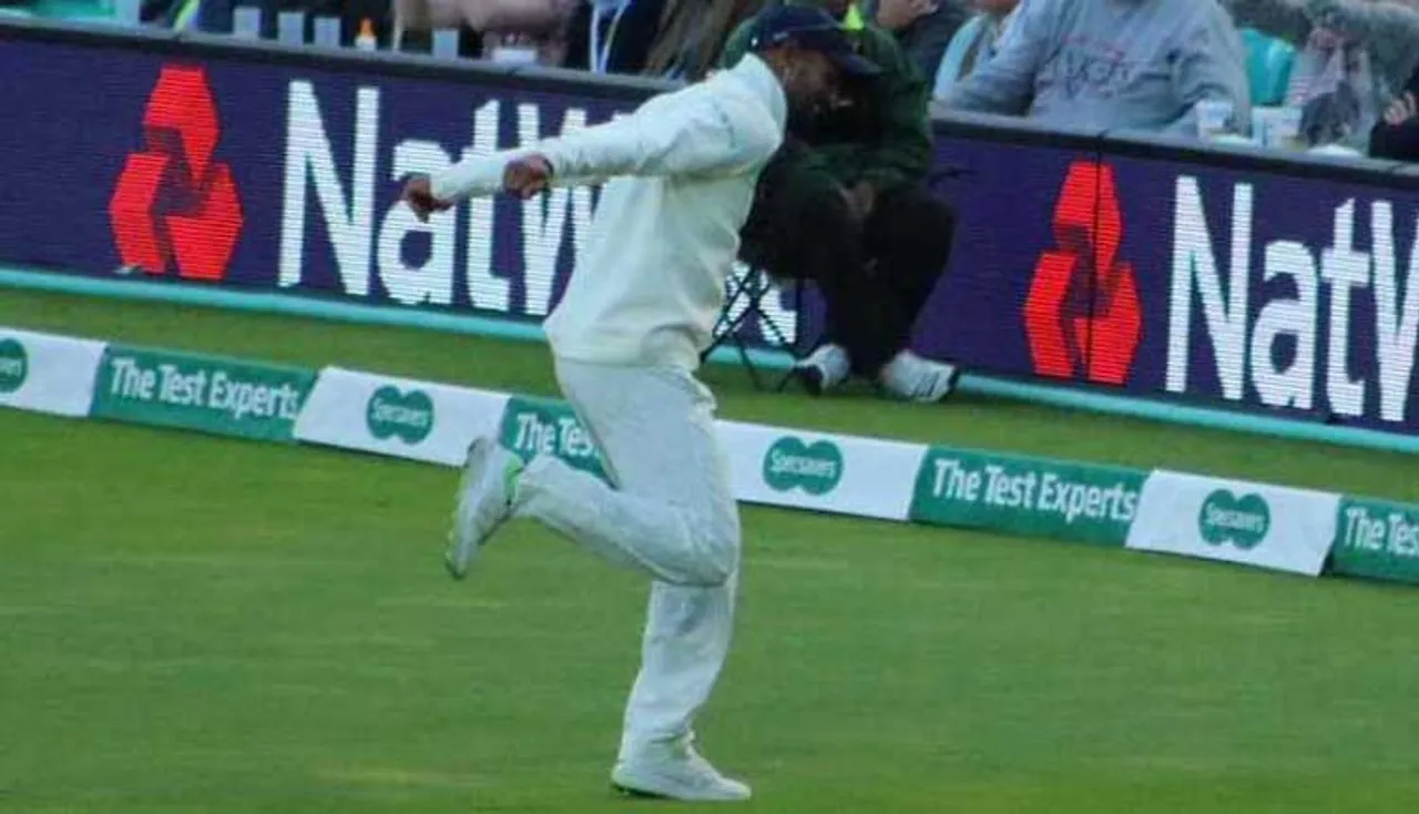 ପଡ଼ିଆ ମଝିରେ ନାଚିଲେ ଧୱନ୍‌, ସମ୍ଭାଳି ପାରିଲେନି ଭଜି ଓ ଡେଭିଡ୍ ଲୟେଡ୍