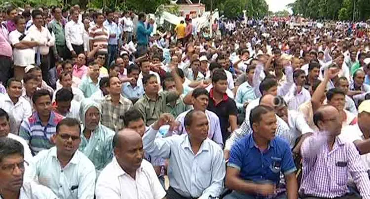 ଗାଁରେ ଗର୍ଜିଲେ ଶିକ୍ଷକ