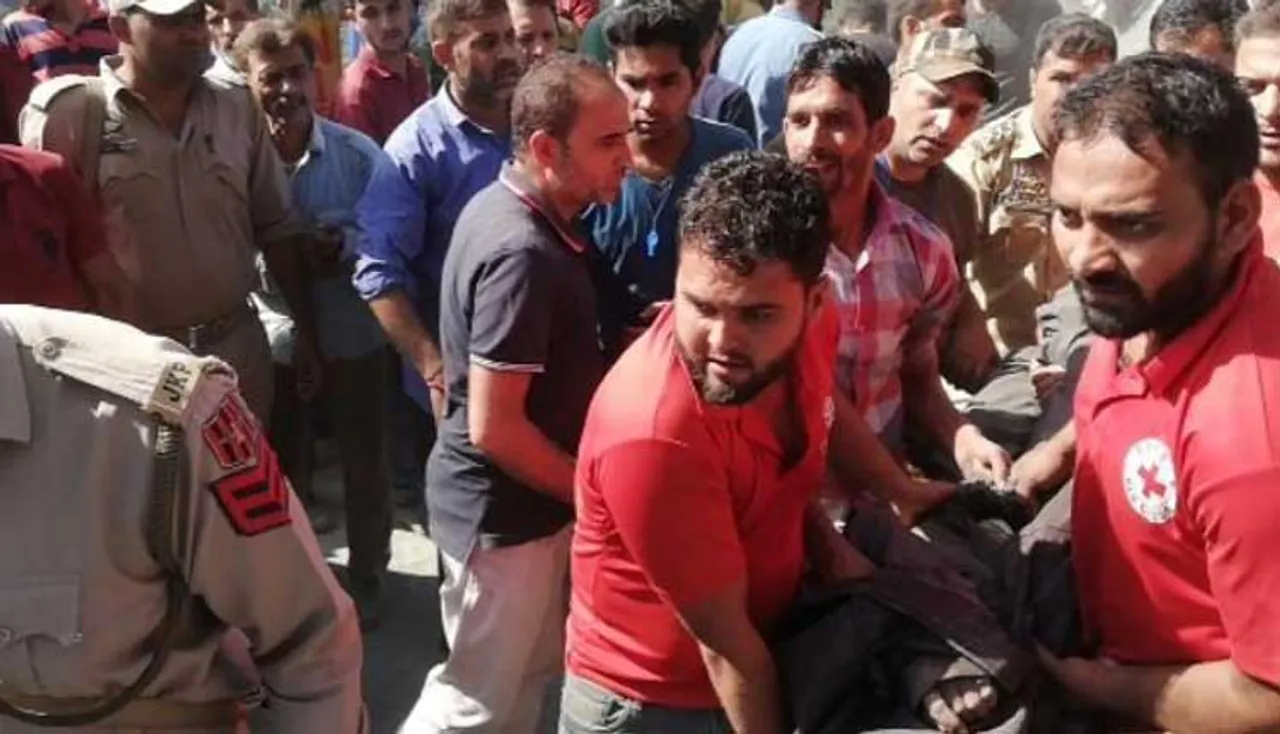 ଖାତରେ ପଡ଼ିଲା ମିନି ବସ୍‌, ଚାଲିଗଲା ୧୫ ଜୀବନ