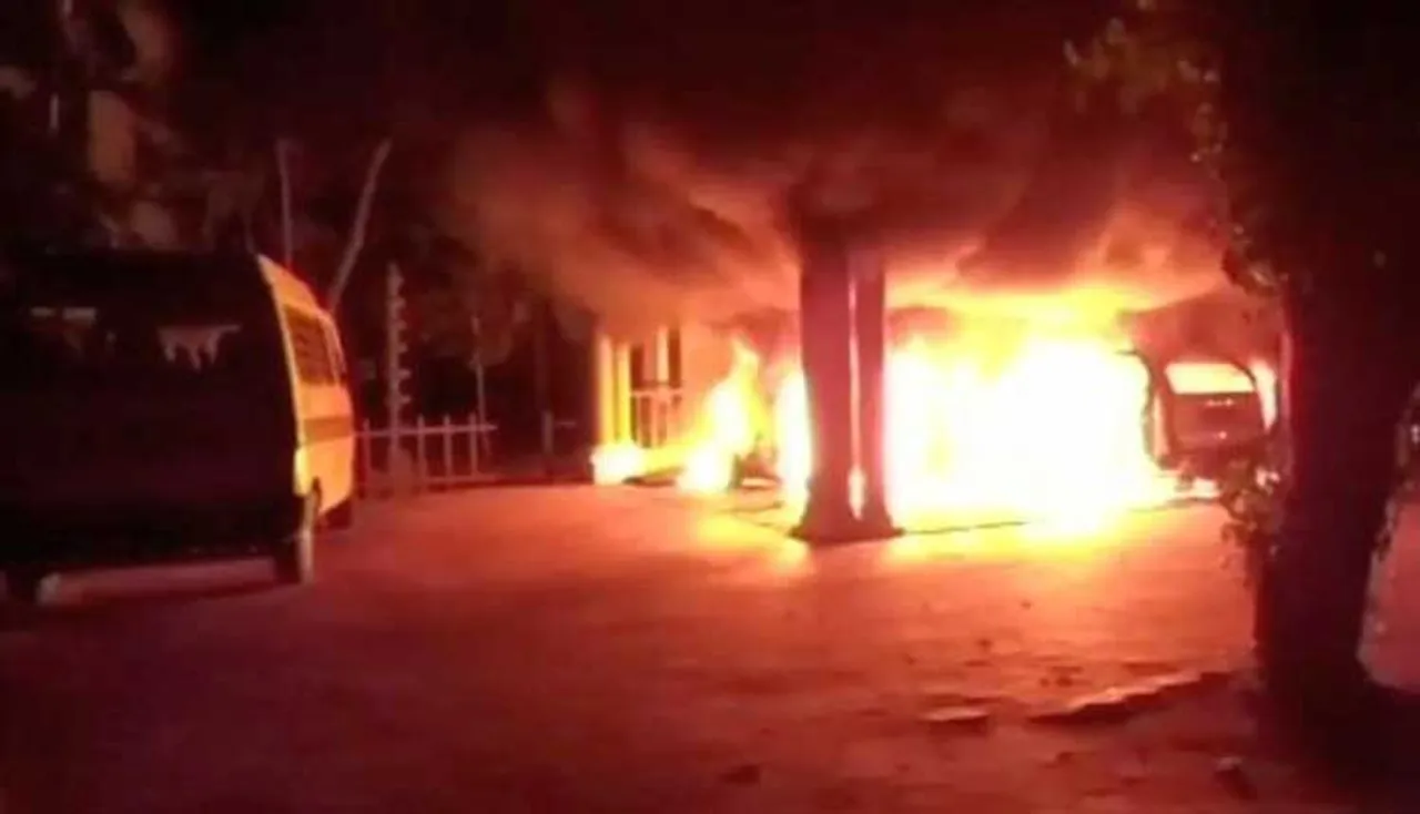 ସାବରୀମାଲା ବିବାଦ: ସ୍ୱାମୀ ସନ୍ଦୀପାନନ୍ଦ ଗିରିଙ୍କ ଆଶ୍ରମ ଜାଳିଦେଲେ