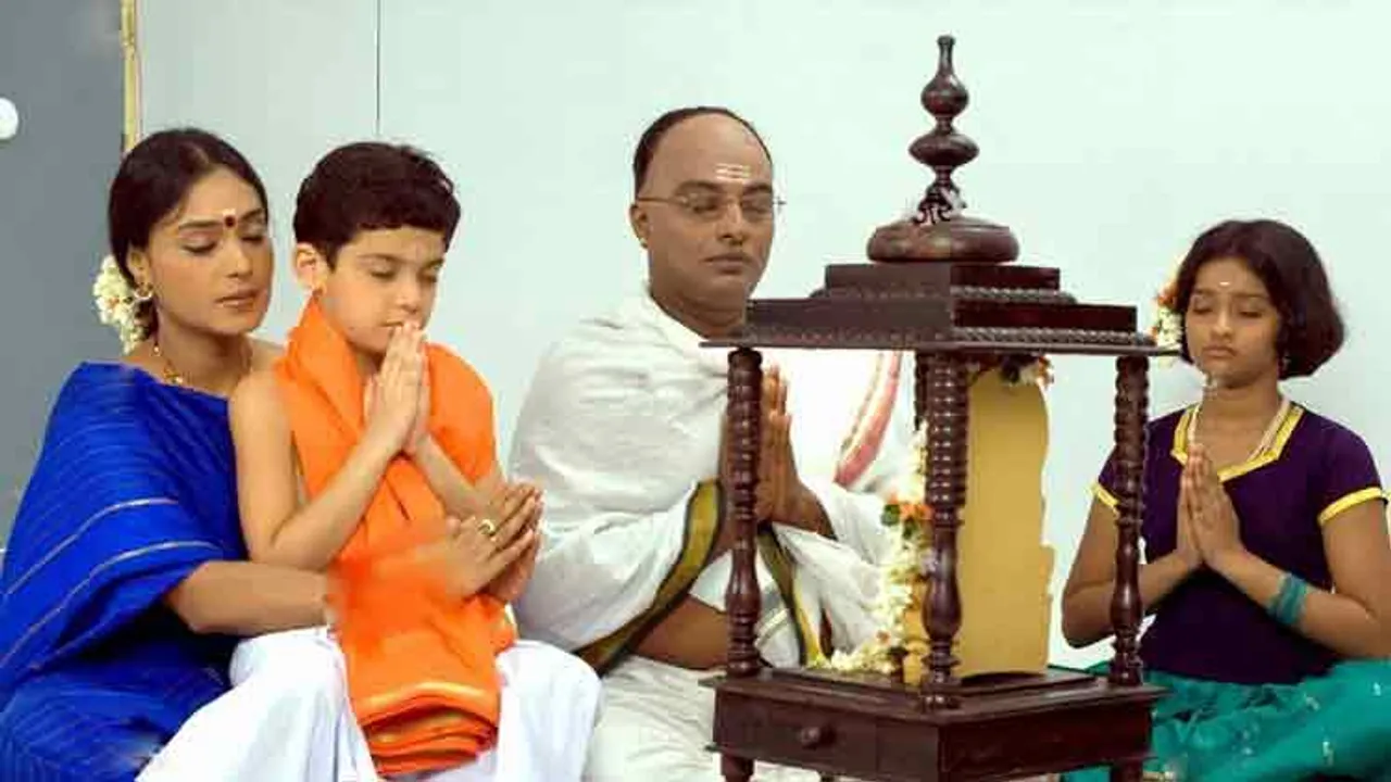 ପୂଜା କରିବା ବେଳେ ପତ୍ନୀଙ୍କୁ ସ୍ୱାମୀଙ୍କ କେଉଁ ପାର୍ଶ୍ୱରେ ବସିବା ଉଚିତ୍‌, ଜାଣିଛନ୍ତି କି ?