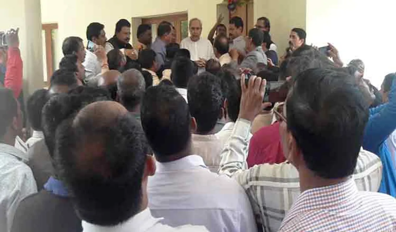 ହାଇକୋର୍ଟ ସ୍ଥାୟୀ ବେଞ୍ଚ: ସମାଧାନ ଚାହୁଁନାହାନ୍ତି ମୁଖ୍ୟମନ୍ତ୍ରୀ, ଓଲଟା ନିଜ ପିଠି ଥାପୁଡ଼ାଉଛନ୍ତି