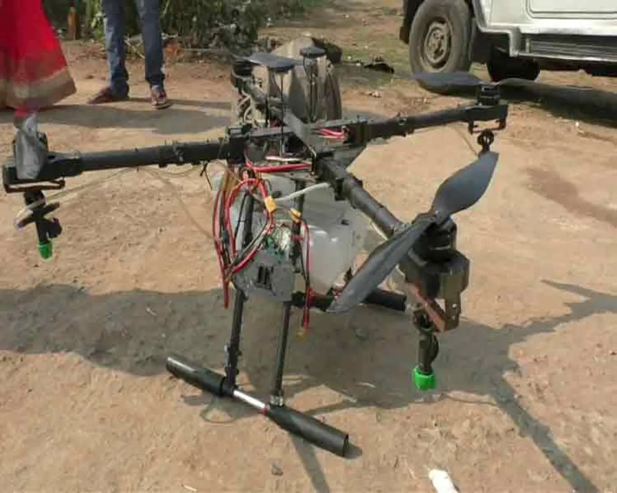 ଯୁବ ଚାଷୀଙ୍କ କମାଲ: ଚାଷ କାମ ପାଇଁ ତିଆରି କଲେ ଡ୍ରୋନ୍‌