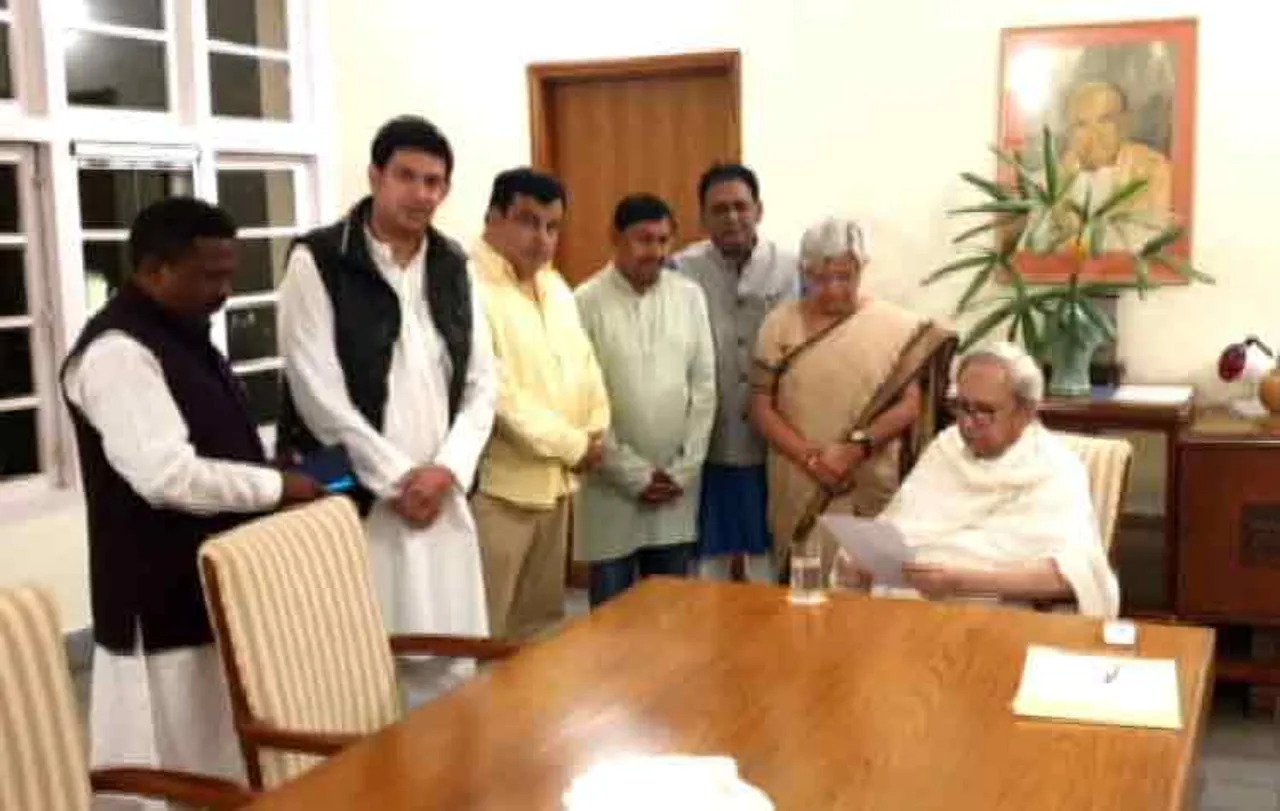 ହାଇକୋର୍ଟ ସ୍ଥାୟୀ ବେଞ୍ଚ ପ୍ରତିଷ୍ଠା ପ୍ରସଙ୍ଗ: ନବୀନଙ୍କୁ ଭେଟିଲେ ପଶ୍ଚିମ ଓଡ଼ିଶାର ବିଧାୟକ