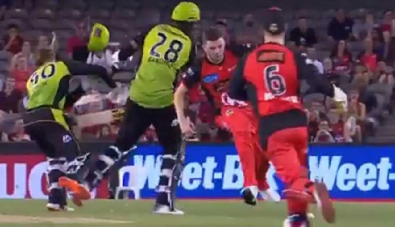 ରନ୍‌ ନେବା ବେଳେ ଧକ୍କା ହେବାରୁ ହେଲମେଟ୍‌ ଭାଙ୍ଗିଲା, ଆଉଟ୍‌ ହେଲେ ବ୍ୟାଟସ୍‌ମ୍ୟାନ