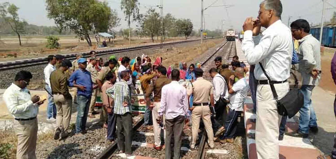 ନବ ନିର୍ମାଣ କୃଷକ ସଙ୍ଗଠନର ରେଳରୋକ