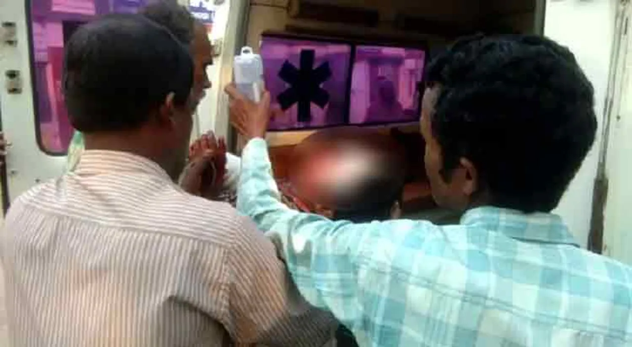 ଖେଳୁଥିବା ବେଳେ ଫୁଟିଗଲା ବୋମା