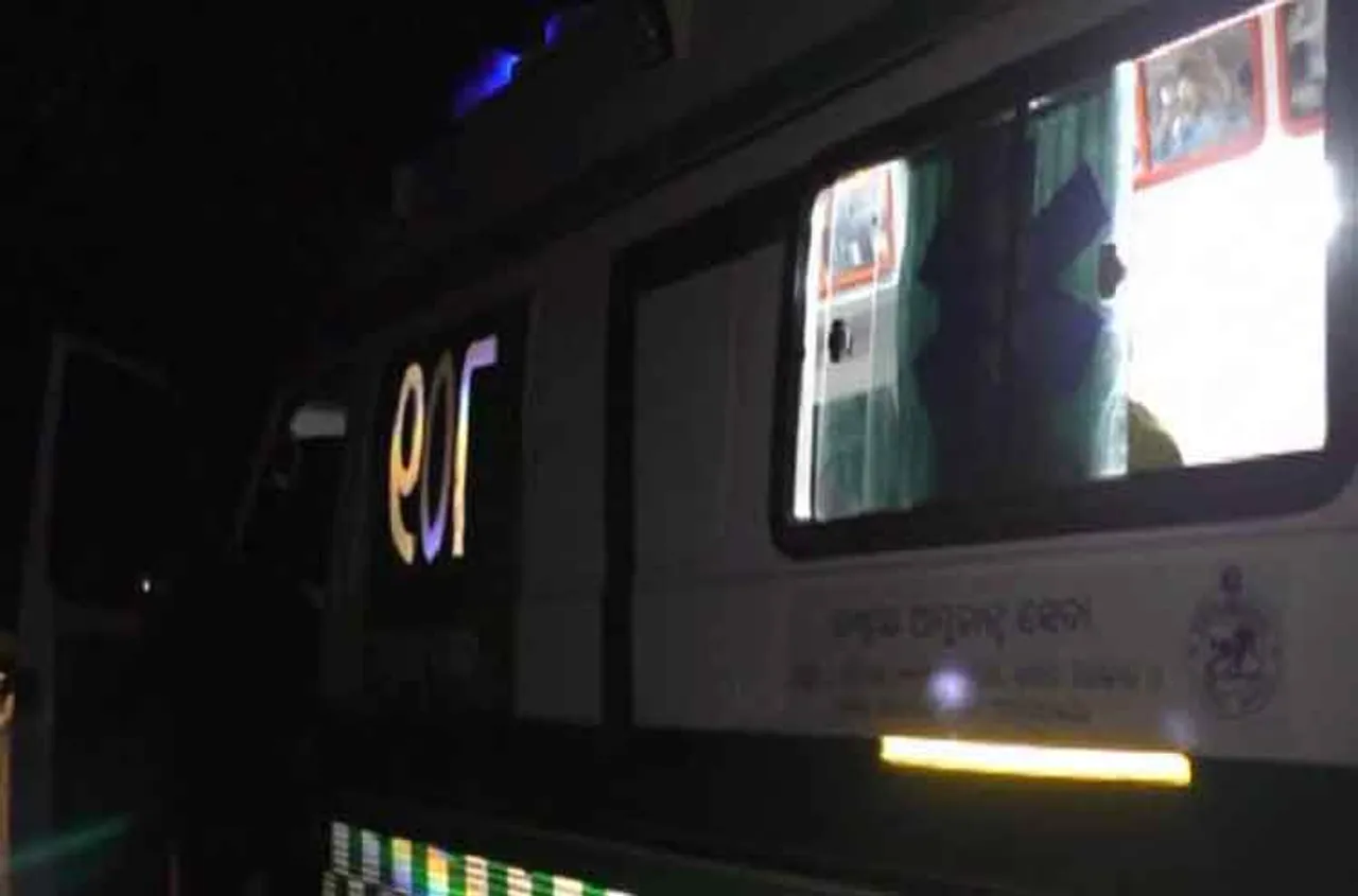 ମାଆ ହେଲେ ଦଶମ ଶ୍ରେଣୀ ଛାତ୍ରୀ