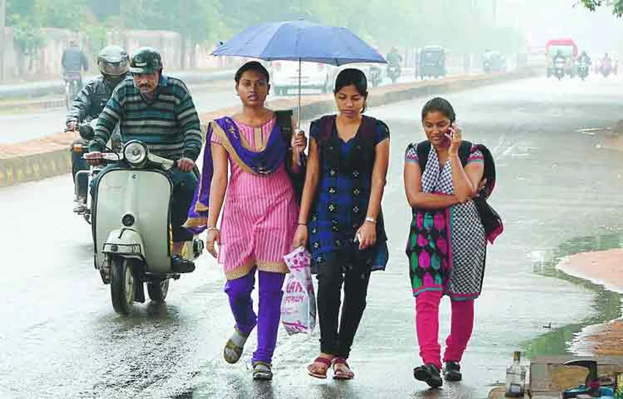 ରାତିରେ ପ୍ରବଳ ବର୍ଷା ହେବ, ଘଡ଼ଘଡ଼ି ମାରିବ