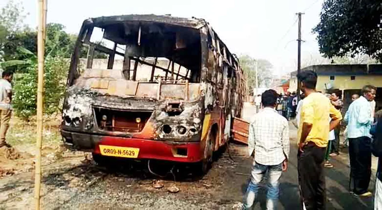 ବରଯାତ୍ରୀ ବସ୍‌ରେ ଲାଗିଗଲା ନିଆଁ: ଜୀଅନ୍ତା ଜଳିଗଲେ ଯୁବକ