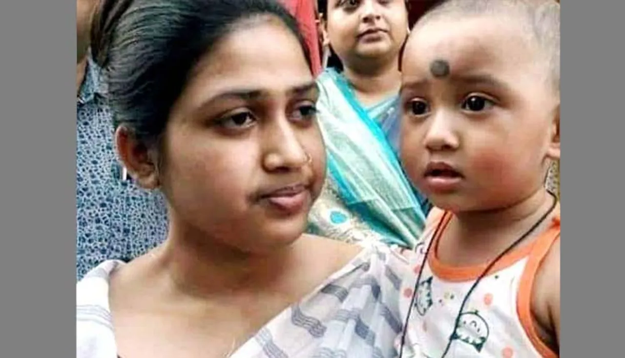 ଶିଶୁ ସନ୍ତାନକୁ କୋଳରେ ଧରି ପ୍ରଚାର କଲେ ମହିଳା