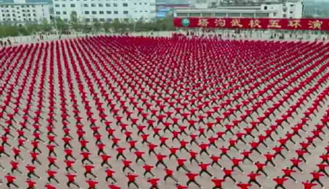 ଆକାଶ ମାର୍ଗରୁ ସୁଟିଂ ହେଲା ହଜାରେ ପିଲା କୁମ୍ଫୁ କରୁଥିବା ଭିଡିଓ