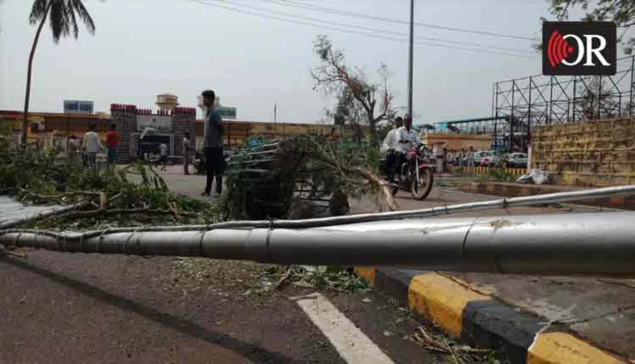 ଫୋନି: ଖୋର୍ଦ୍ଧାରୋଡ଼ ରେଳ ଷ୍ଟେସନ୍‌ ରାସ୍ତା ଅବରୋଧ