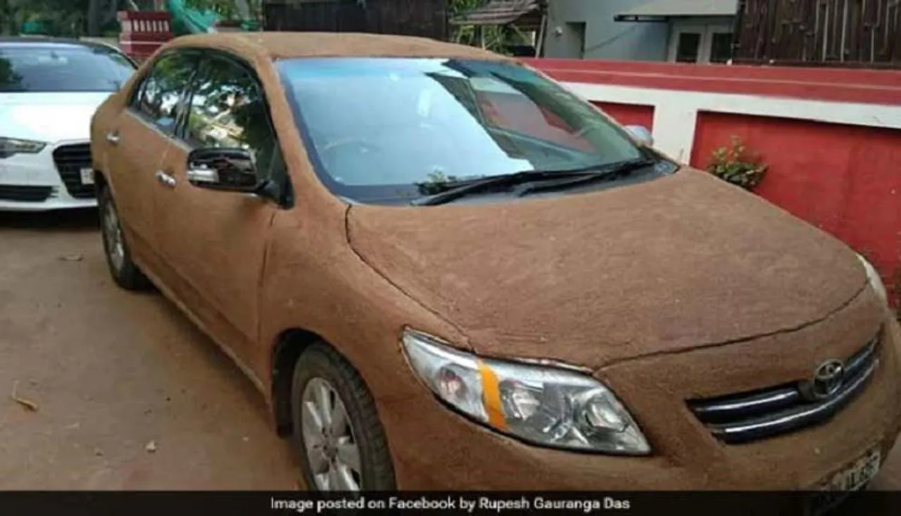 ଦାମୀ କାର୍‌ ଉପରେ ଲିପିଦେଲେ ଗୋବର