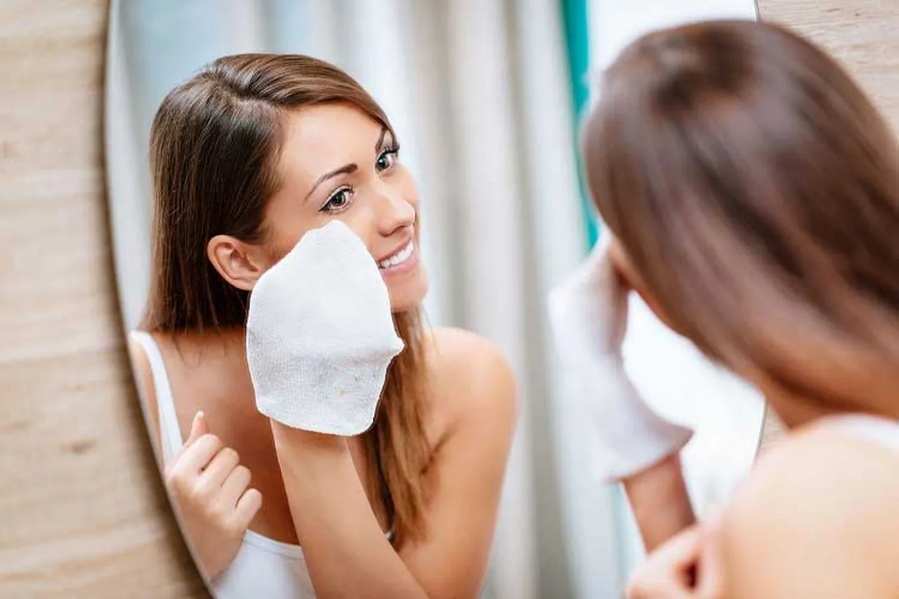 ସୁନ୍ଦର ଦେଖାଯିବା ପାଇଁ ଶୋଇବା ପୂର୍ବରୁ କରନ୍ତୁ ଏହି ୫ଟି କାମ